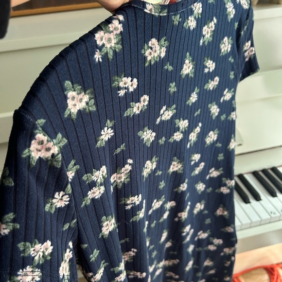 Justify Navy Floral Short Sleeve Top Small - Picture 5 of 9